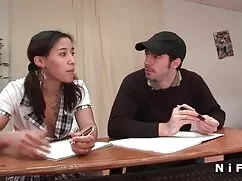 Sarışın amatör porno evde büyük bir horoz almak,